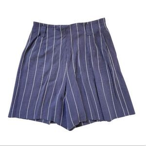 Laurèl blue shorts with white stripe